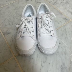 FootMates Kid’s Sneaker All White w/Scuffs